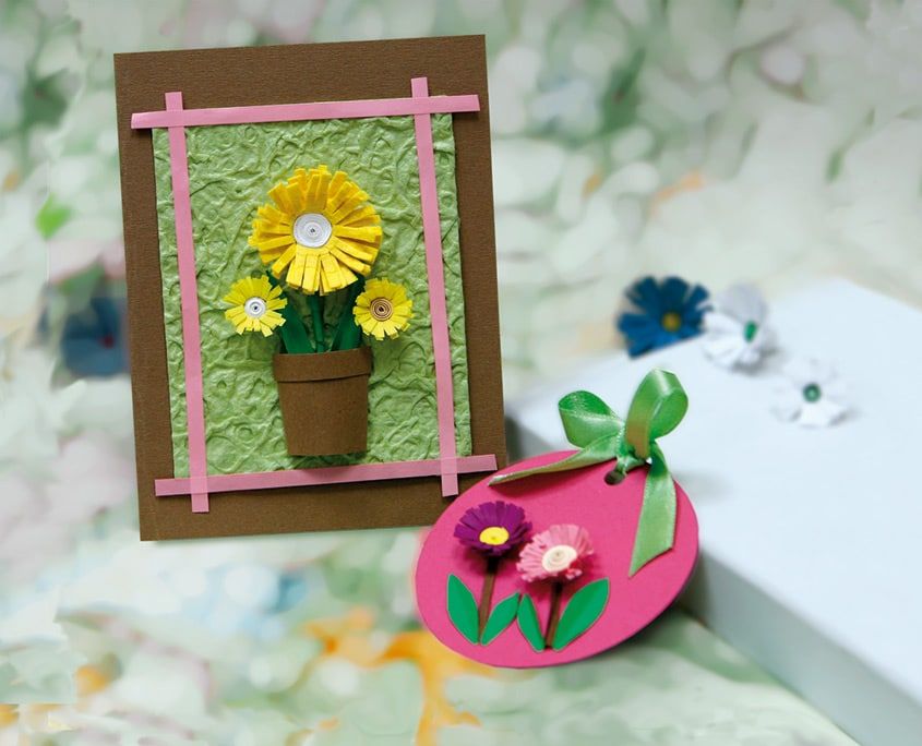 Quilling papatya kartı: saksıda sarı papatyalar, pembe çıta çerçeve ve pembe oval kart