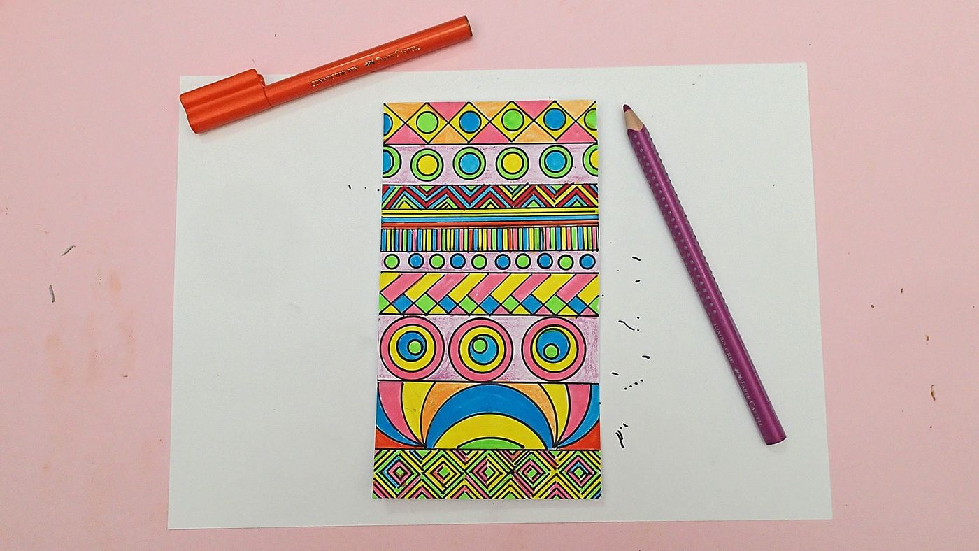 Desenli yelken sayfası keçeli ve kuru boyalarla sarı, pembe, yeşil ve mavi tonlarda boyanmış