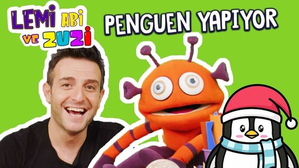Çorap penguen video kapağı: gülümseyen sunucu, turuncu uzaylı kukla ve kırmızı şapkalı çizgi penguen